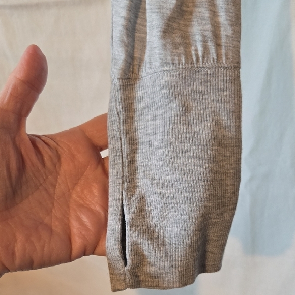 Aerie Gray "Sweat Sesh" Long Sleeve Cropped Tee Size Large - Picture 3 of 4